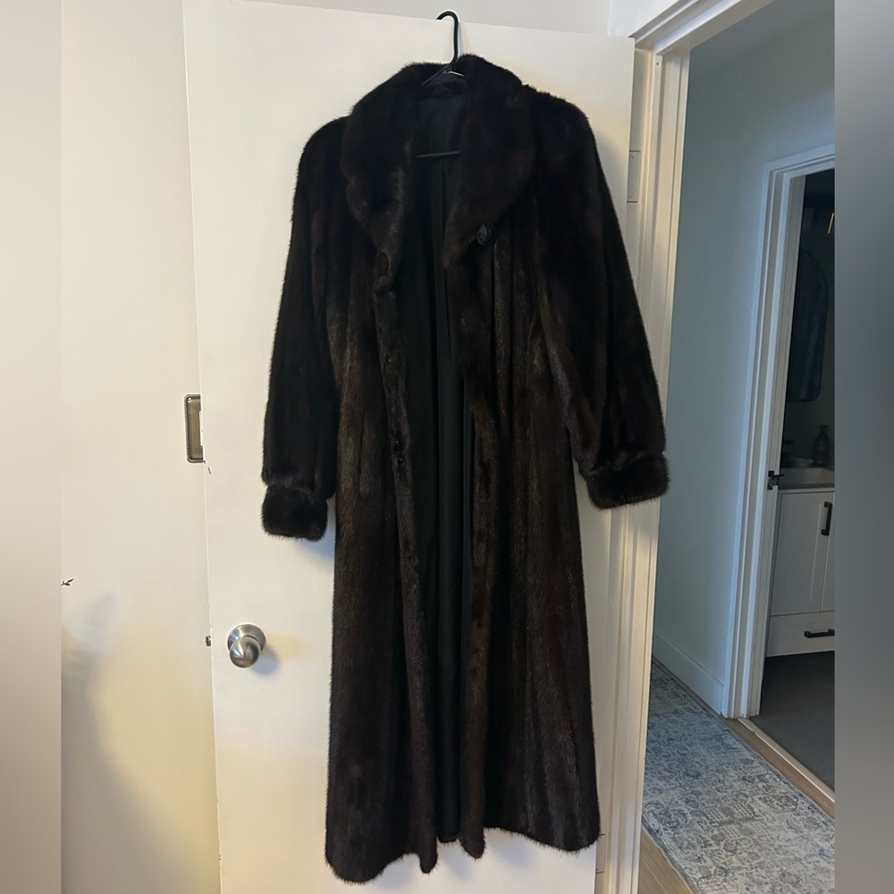Full-Length Authentic Mink Coat – Size 12, Excellent Condition